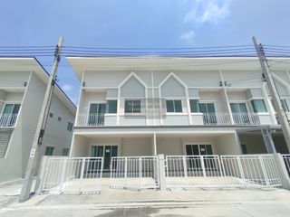 For sale 3 bedrooms townhouse in Mueang Samut Prakan, Samut Prakan