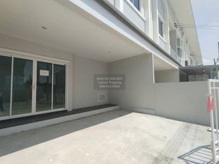 For sale 3 bedrooms townhouse in Mueang Samut Prakan, Samut Prakan