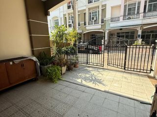 For sale 3 bedrooms townhouse in Nong Khaem, Bangkok