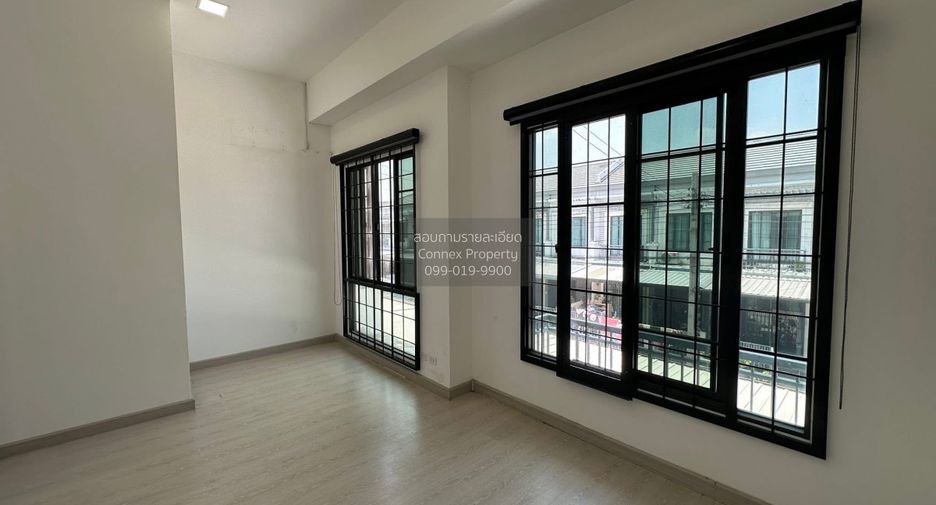 For sale 3 bedrooms townhouse in Bang Khen, Bangkok