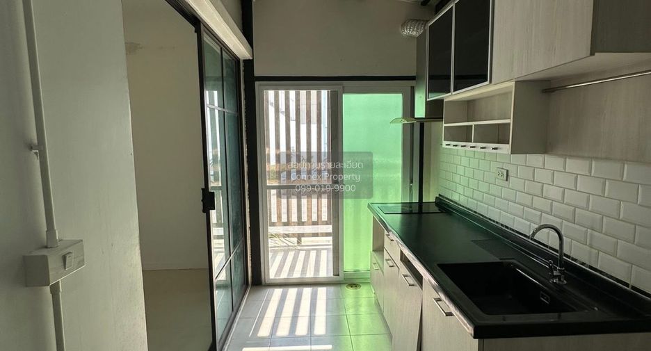 For sale 3 bedrooms townhouse in Bang Khen, Bangkok