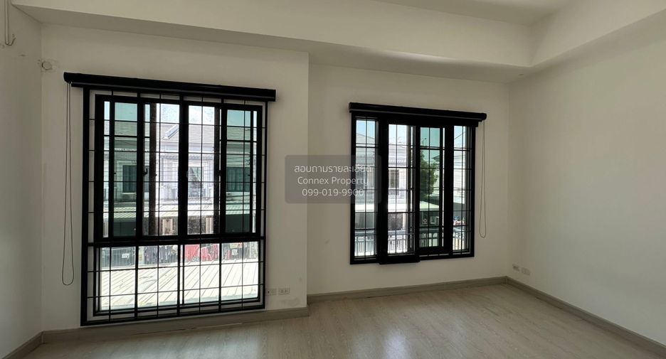 For sale 3 bedrooms townhouse in Bang Khen, Bangkok