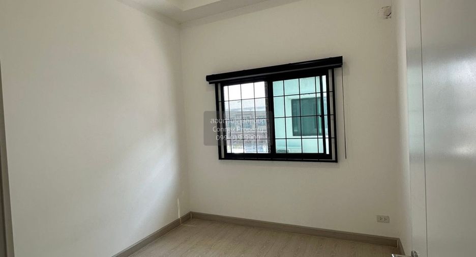 For sale 3 bedrooms townhouse in Bang Khen, Bangkok