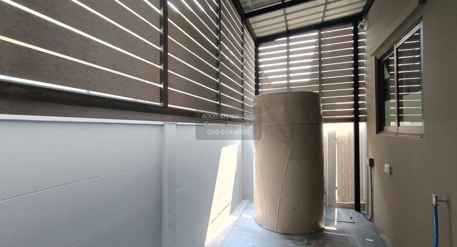 For sale 3 bedrooms townhouse in Bang Sao Thong, Samut Prakan