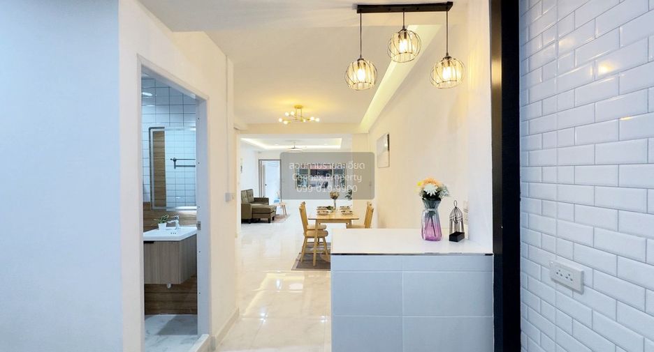For sale 2 bedrooms townhouse in Khlong Sam Wa, Bangkok