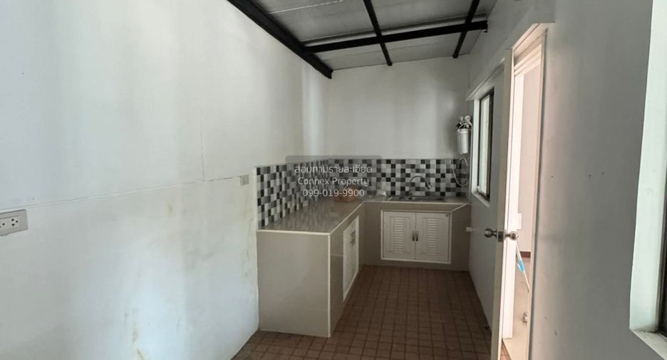 For sale 3 bedrooms townhouse in Bang Sao Thong, Samut Prakan