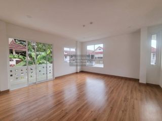 Casa en venta de 4 habitaciones en Sai Mai, Bangkok