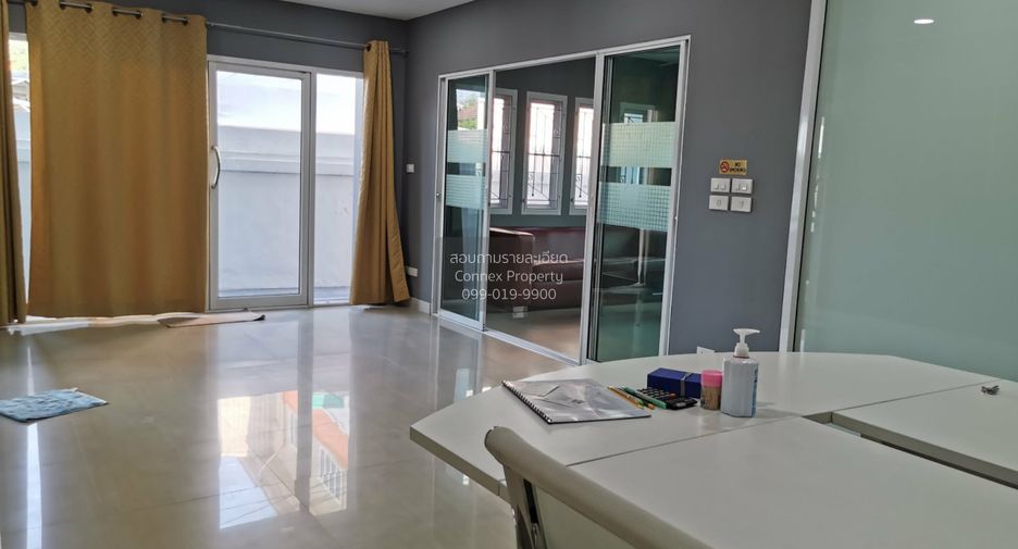 For sale 7 bedrooms townhouse in Lat Phrao, Bangkok