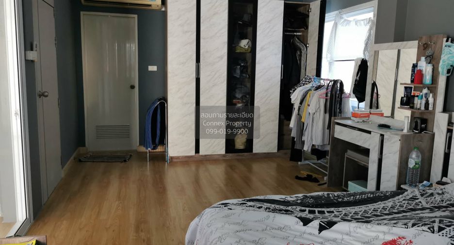 For sale 7 bedrooms townhouse in Lat Phrao, Bangkok