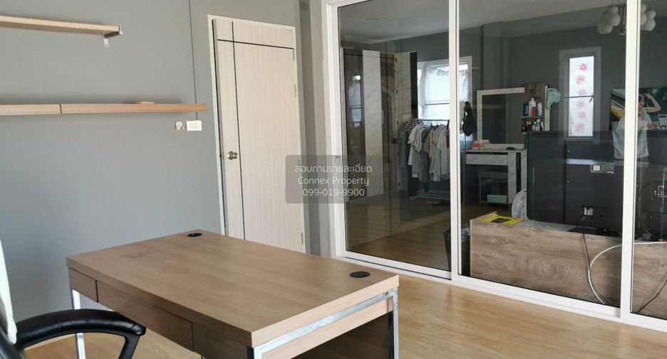 For sale 7 bedrooms townhouse in Lat Phrao, Bangkok