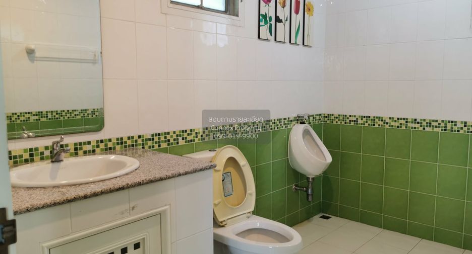 For sale 7 bedrooms townhouse in Lat Phrao, Bangkok