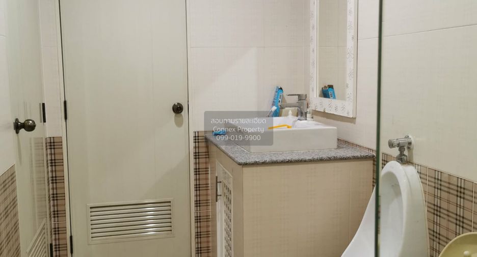 For sale 7 bedrooms townhouse in Lat Phrao, Bangkok