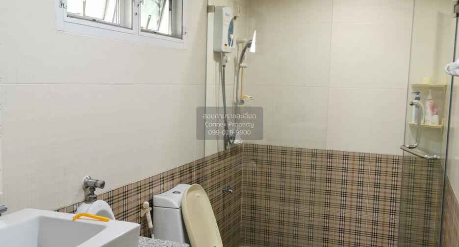 For sale 7 bedrooms townhouse in Lat Phrao, Bangkok
