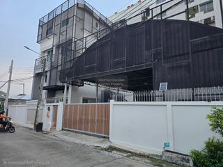 For sale 7 bedrooms townhouse in Lat Phrao, Bangkok