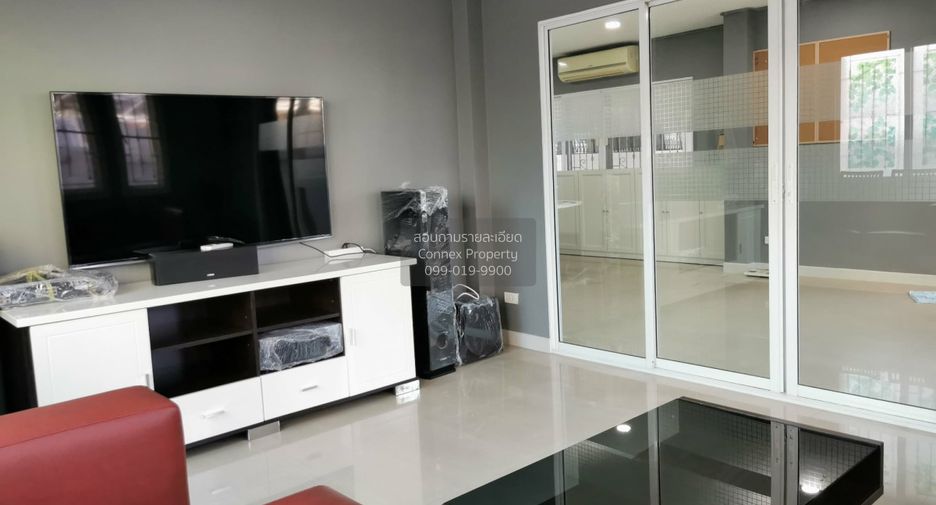 For sale 7 bedrooms townhouse in Lat Phrao, Bangkok