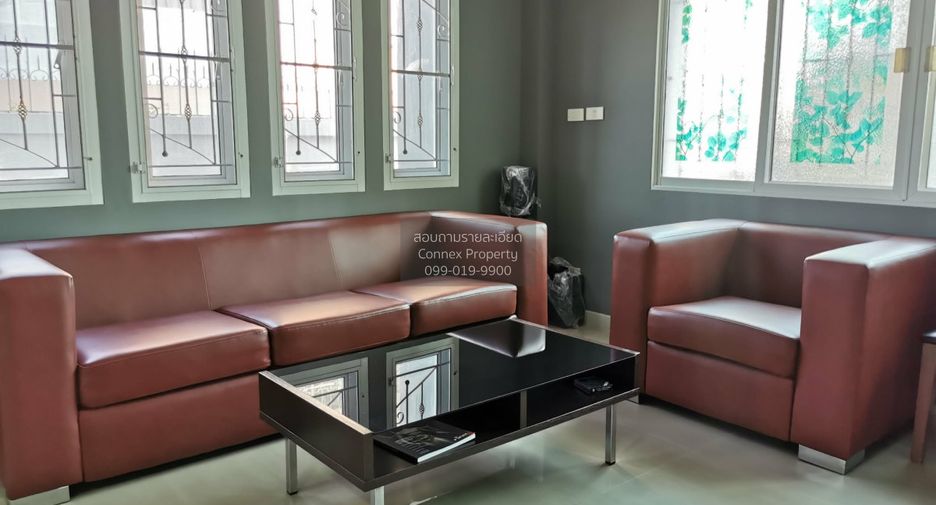 For sale 7 bedrooms townhouse in Lat Phrao, Bangkok