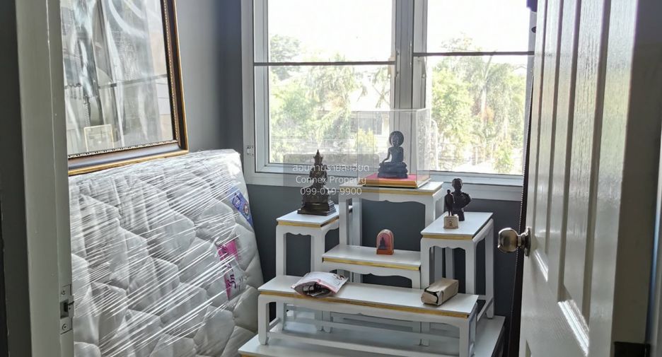 For sale 7 bedrooms townhouse in Lat Phrao, Bangkok