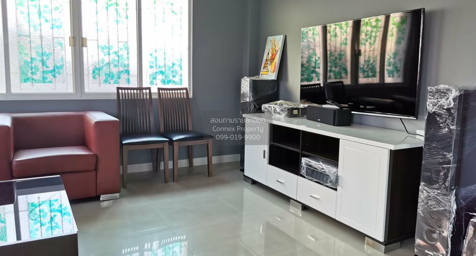 For sale 7 bedrooms townhouse in Lat Phrao, Bangkok