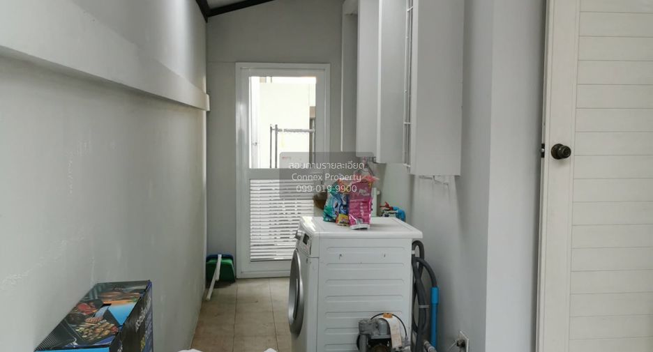 For sale 7 bedrooms townhouse in Lat Phrao, Bangkok