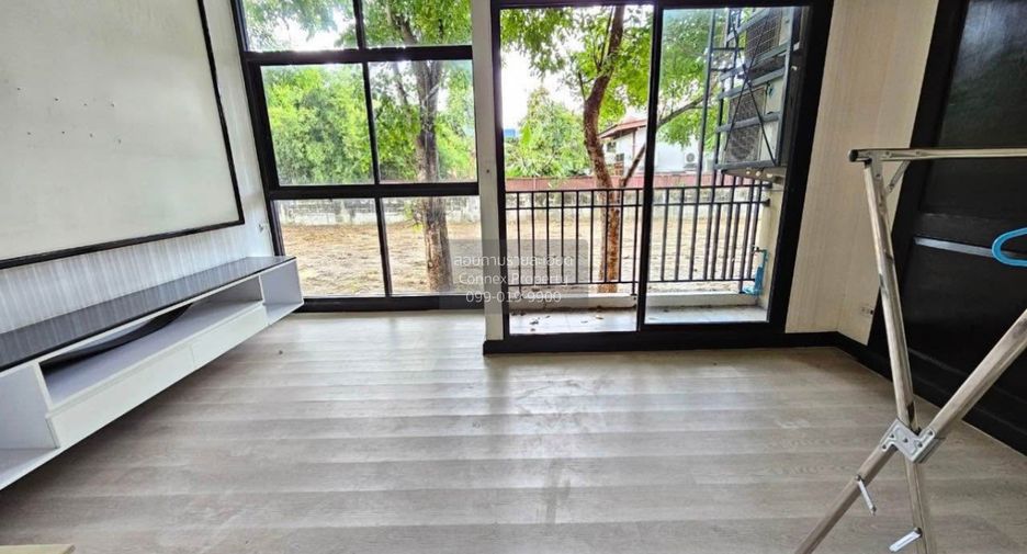 For sale 3 bedrooms townhouse in Mueang Samut Prakan, Samut Prakan