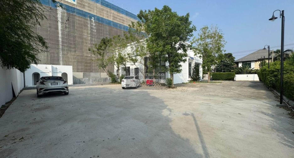 For sale 3 bedrooms townhouse in Mueang Samut Prakan, Samut Prakan
