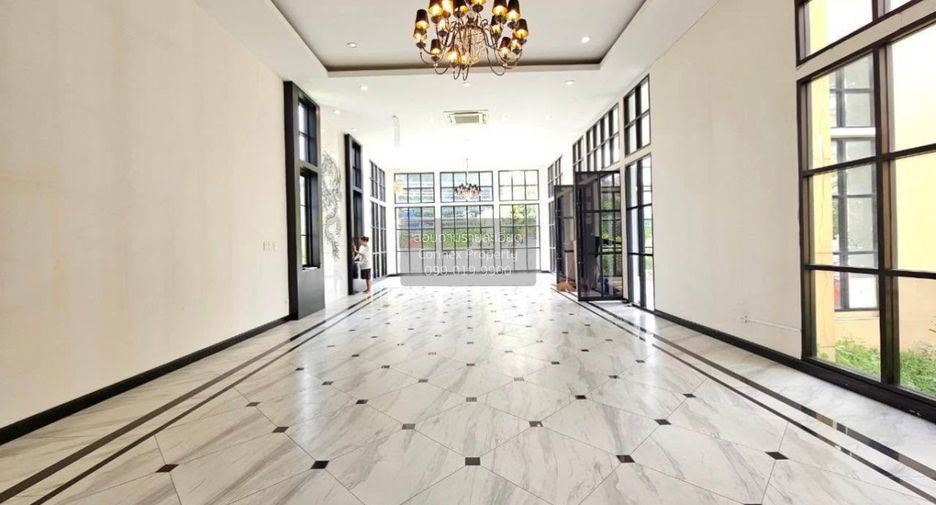 For sale 3 bedrooms townhouse in Mueang Samut Prakan, Samut Prakan