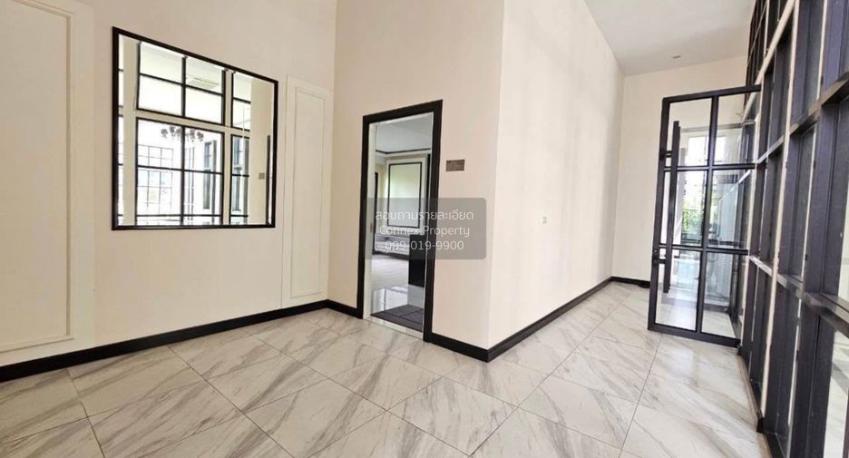 For sale 3 bedrooms townhouse in Mueang Samut Prakan, Samut Prakan