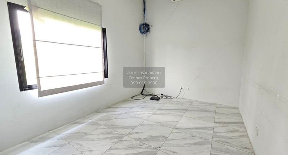 For sale 3 bedrooms townhouse in Mueang Samut Prakan, Samut Prakan