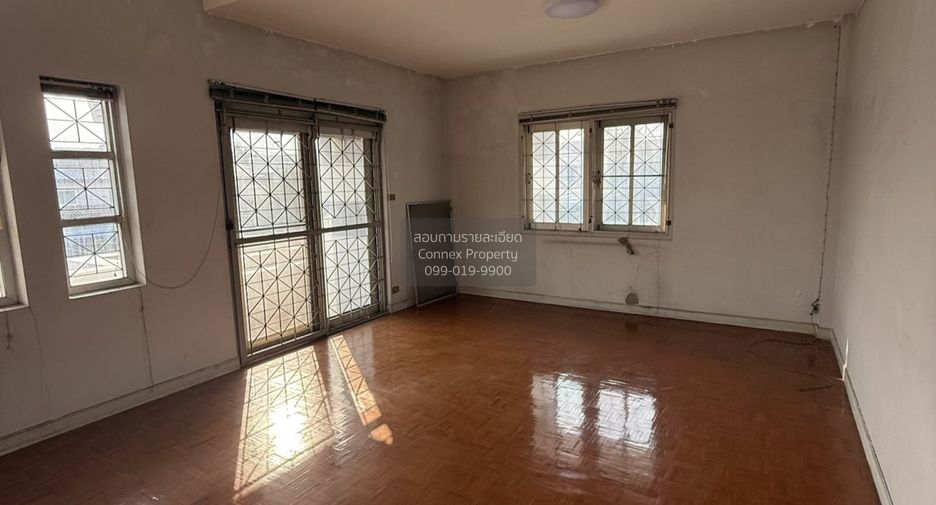 For sale 4 bedrooms house in Saphan Sung, Bangkok