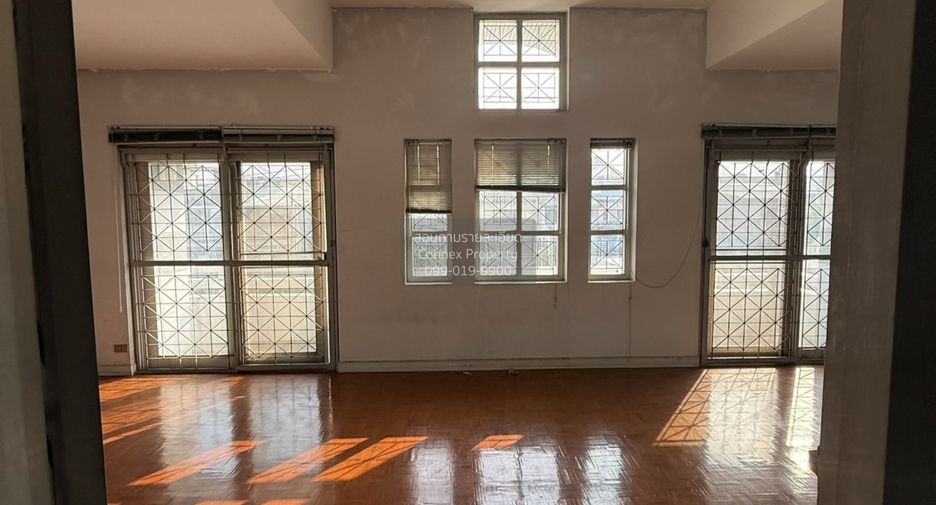 For sale 4 bedrooms house in Saphan Sung, Bangkok