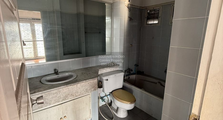 For sale 4 bedrooms house in Saphan Sung, Bangkok