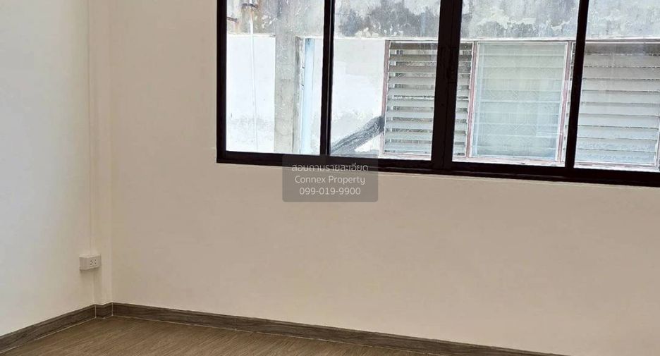 For sale 2 bedrooms townhouse in Lat Phrao, Bangkok