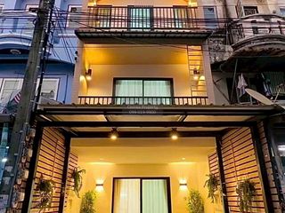 For sale 5 bedrooms townhouse in Nong Khaem, Bangkok