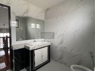 Casa en venta de 4 habitaciones en Bang Khen, Bangkok
