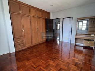 Casa en venta de 4 habitaciones en Bang Khen, Bangkok