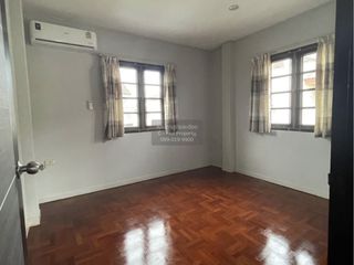 Casa en venta de 4 habitaciones en Bang Khen, Bangkok