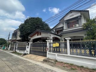 Casa en venta de 4 habitaciones en Bang Khen, Bangkok