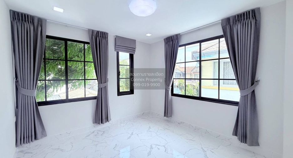 Casa adosada en venta de 3 habitaciones en Lat Krabang, Bangkok
