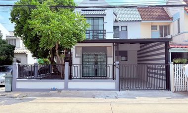 Продажа 3 спальни таунхаус в Лат Крабанг, Бангкок