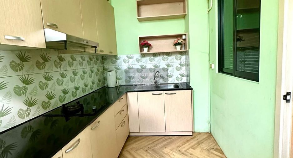 À vendre 4 chambres maison de ville à Bang Bua Thong, Nonthaburi