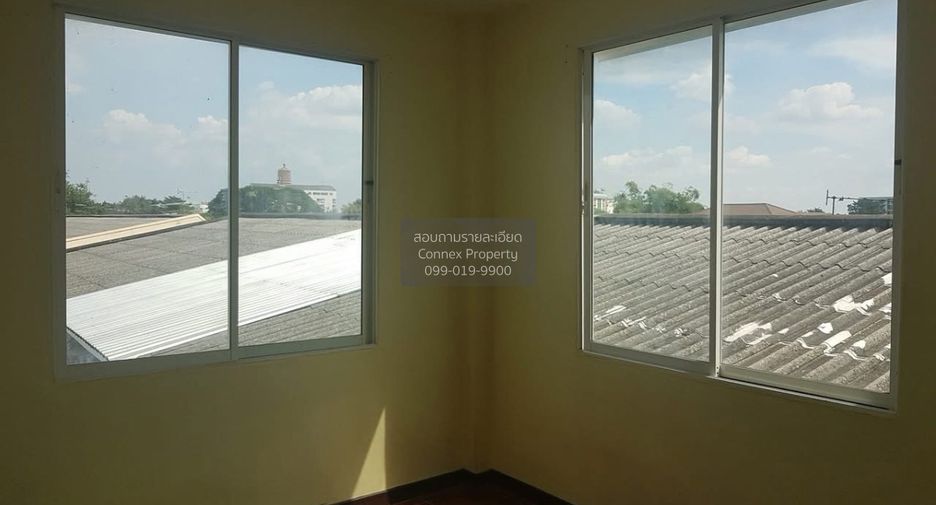 For sale 5 bedrooms house in Wang Thonglang, Bangkok