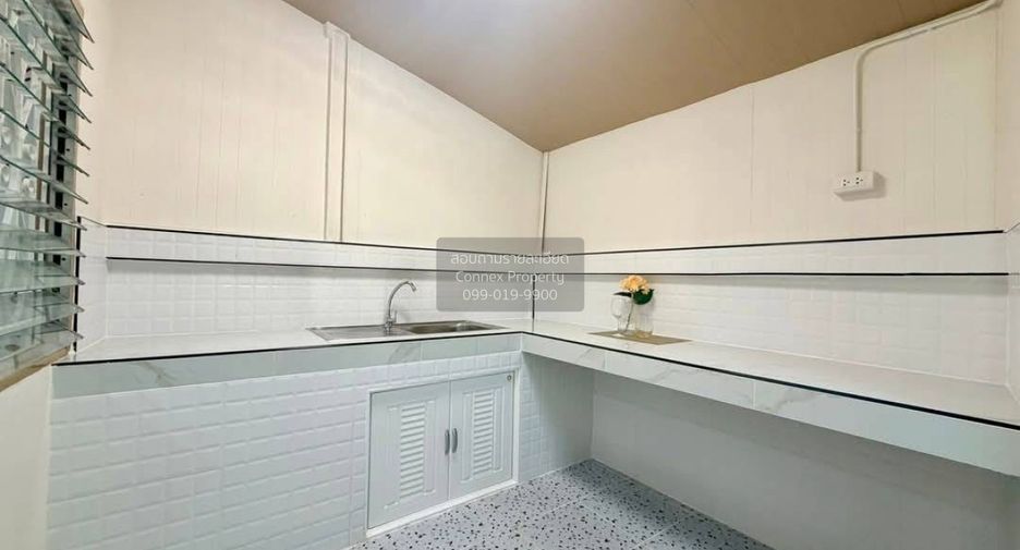 For sale 2 bedrooms townhouse in Bang Phli, Samut Prakan