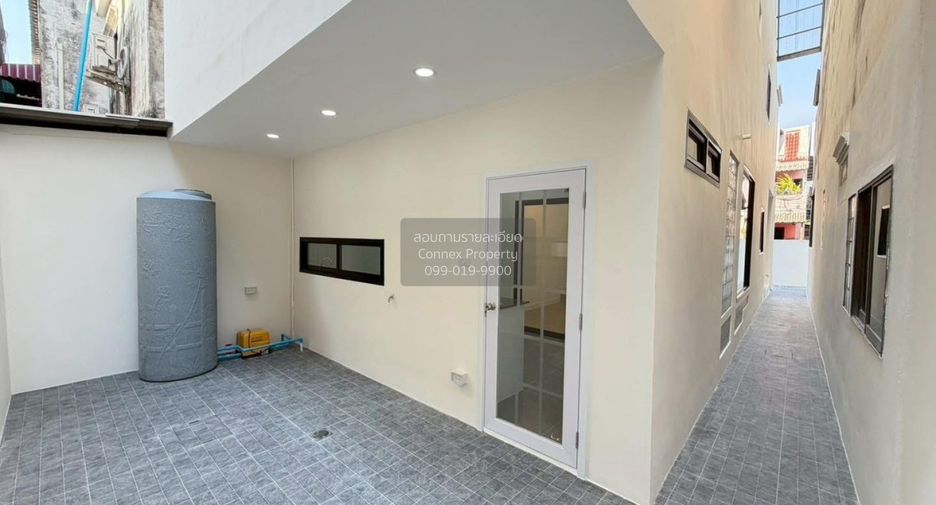 For sale 3 bedrooms townhouse in Taling Chan, Bangkok