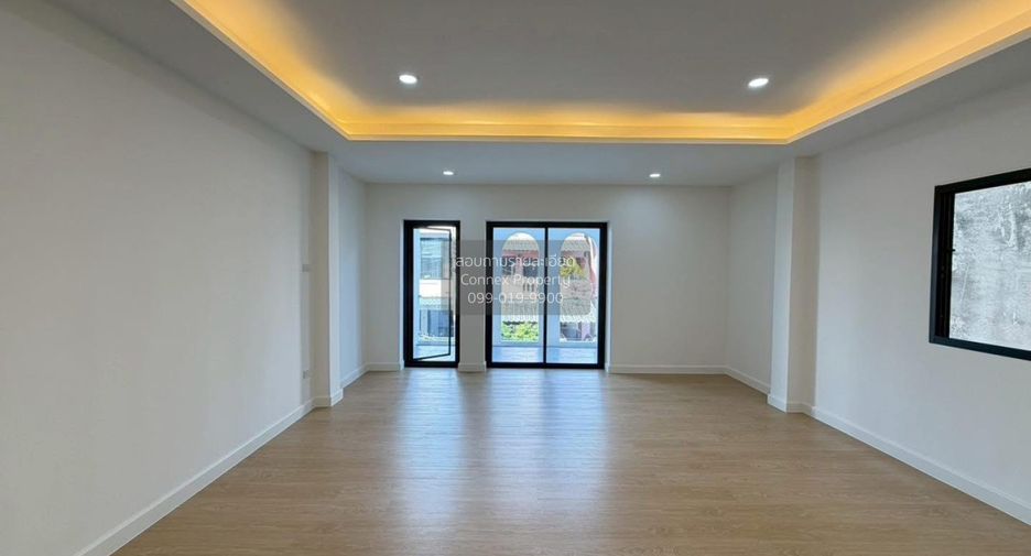For sale 3 bedrooms townhouse in Taling Chan, Bangkok