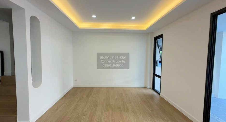 For sale 3 bedrooms townhouse in Taling Chan, Bangkok