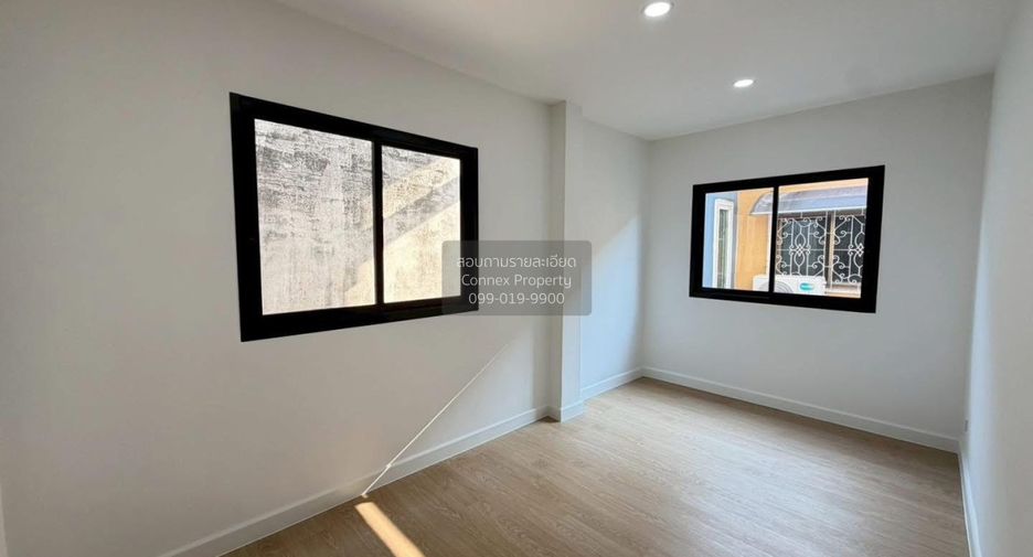 For sale 3 bedrooms townhouse in Taling Chan, Bangkok