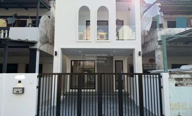 出售 3 卧室 联排别墅 在 Taling Chan, 曼谷