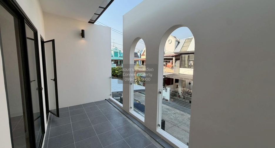 For sale 3 bedrooms townhouse in Taling Chan, Bangkok