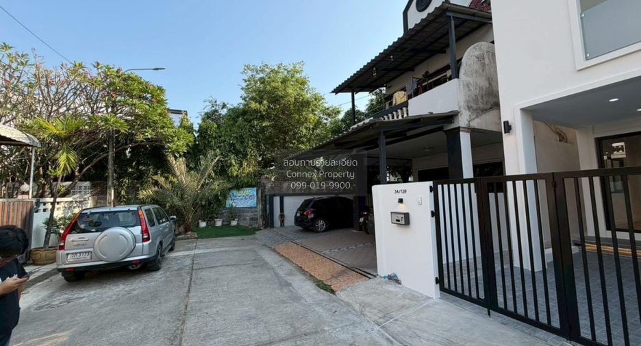 For sale 3 bedrooms townhouse in Taling Chan, Bangkok