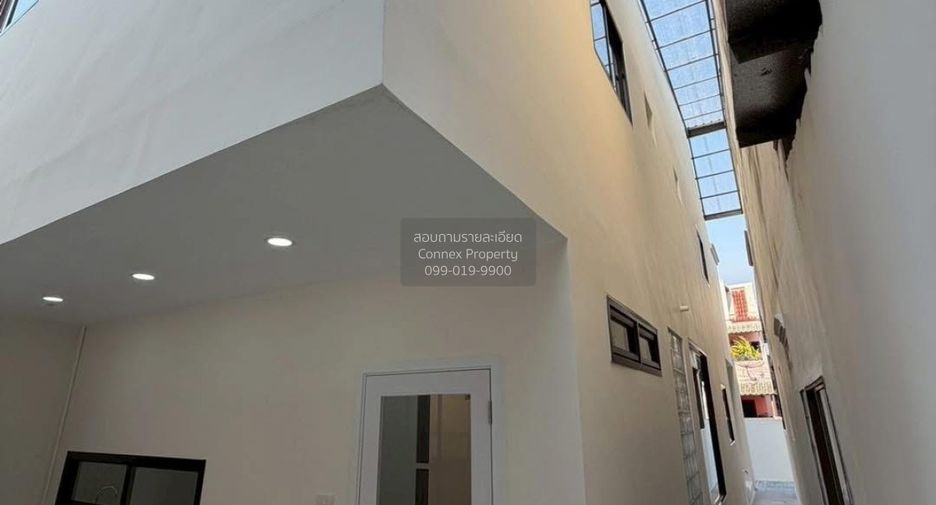 For sale 3 bedrooms townhouse in Taling Chan, Bangkok